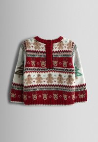 Rot- und cremefarbener Strickpullover mit festlichem Design, das Rentiere, Bäume und Herzen zeigt. Dreiknopfverschluss auf der Rückseite.