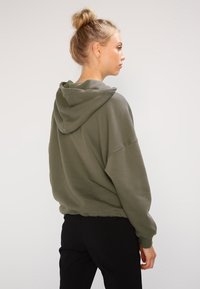 Urban Classics Felpa con cappuccio - olive