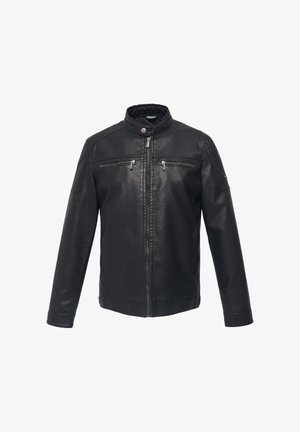 Giacca nera in ecopelle con zip frontale, colletto alla coreana con bottone a pressione e due tasche orizzontali con zip sul petto.
