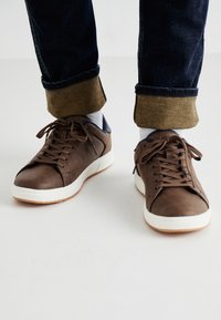Levi's® PIPER Baskets basses brown/marron ZALANDO