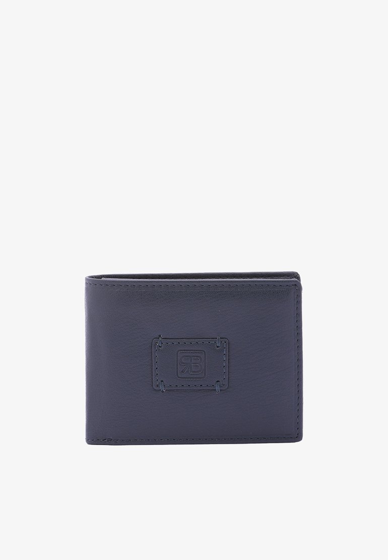 Portafoglio in pelle blu navy con una texture liscia, forma rettangolare e un'etichetta con logo cucita sul davanti. Design compatto, senza hardware visibile.