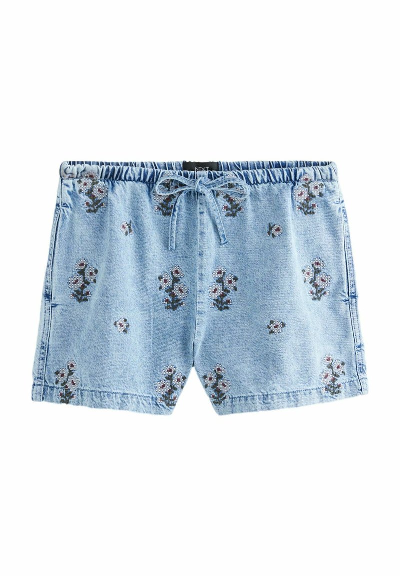 Shorts en denim avec une taille élastique et un cordon de serrage, ornés d'une broderie florale rouge et verte sur un tissu bleu clair.