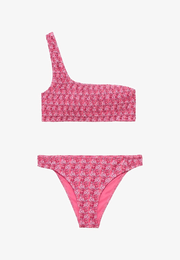 Roza bikini na eni rami z teksturirano tkanino in cvetličnim vzorcem; ujemajoči se roza spodnji del z nabiranjem na elastičnem pasu.