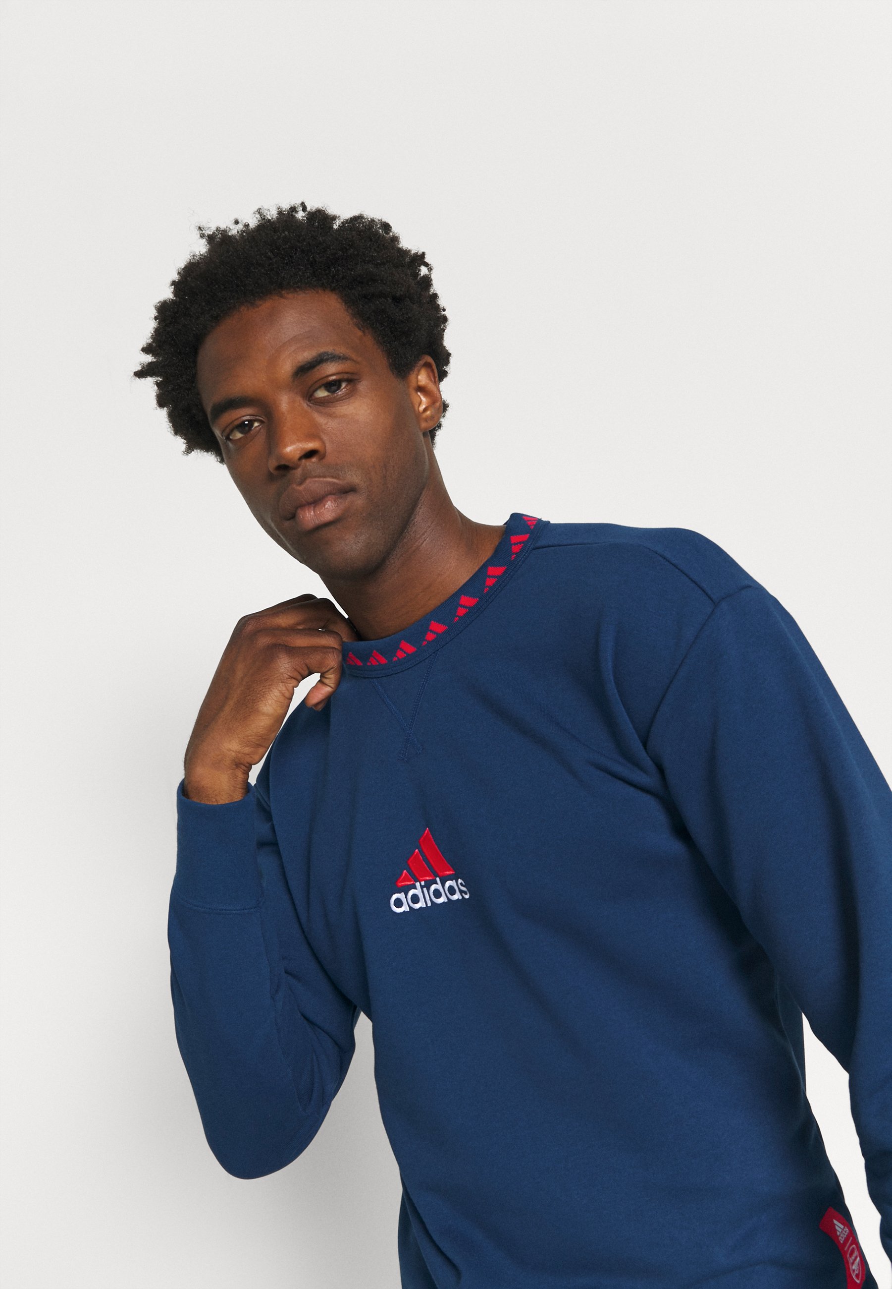 25 Off アディダス Arsenal London Icon Sweatshirt Mystery Blue メンズ 雑誌などで活躍中の人気 V2 Lareviewofbooks Org