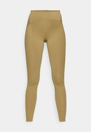 Augsta jostasvieta legingi gaiši brūnā krāsā, izgatavoti no elastīgas auduma ar gludu tekstūru un bezšuvju dizainu. Nav redzamu rakstu vai aparatūras.