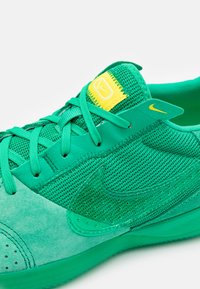 Nike Performance STREETGATO - Scarpe da allenamento - stadium green