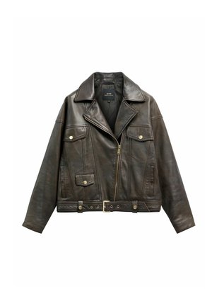 Ciemnobrązowa skórzana kurtka motocyklowa z zamkiem błyskawicznym, szerokim kołnierzem, kieszeniami na patki zapinanymi na guziki oraz regulowanym paskiem w talii.