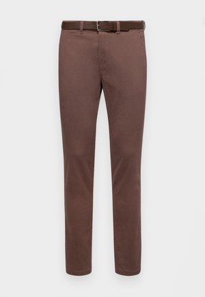 Pantalones de algodón marrón con corte recto, que presentan una textura suave y un cinturón a juego. Sin patrones ni acentos visibles.