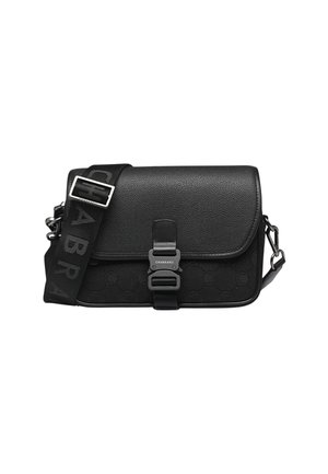 Sac bandoulière noir en cuir texturé, avec un devant plat, une sangle réglable et un fermoir proéminent avec des accessoires en argent et des détails de marque.