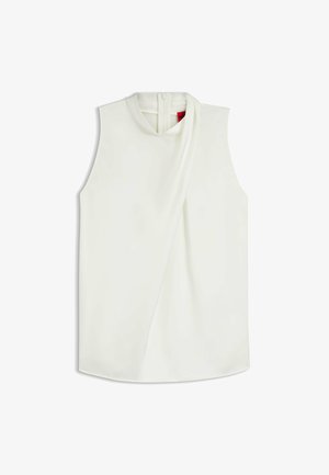 Blusa bianca senza maniche con collo alto e dettaglio drappeggiato diagonale sul davanti, con chiusura lampo sul retro.