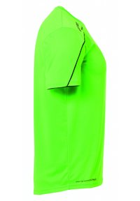 Fluorescerende grøn t-shirt med korte ærmer lavet af åndbart stof, med sorte detaljer langs sømmene og et mærke på den nederste kant.