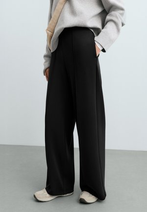 OYSHO, SOFT TOUCH STRAIGHT-LEG TROUSERS - Pantalon de survêtement - black