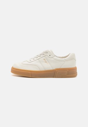 Trainers - cream