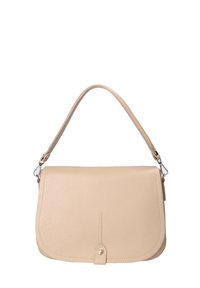 Sac à main en cuir beige avec une forme structurée, une bandoulière unique et une fermeture à rabat avec un accent doré. Texture lisse.