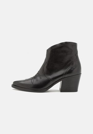 Botines camperos - black