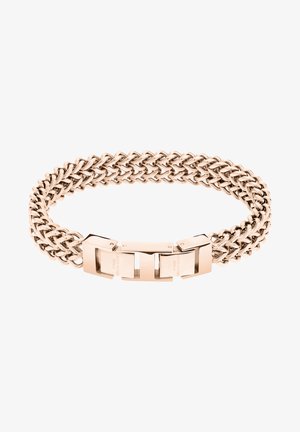Bracciale a catena intrecciata in oro rosa, caratterizzato da un robusto fermaglio. Texture metallica liscia con anelli intrecciati, che mette in mostra un design elegante.