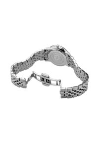Reloj de acero inoxidable con pulsera de eslabones pulidos y cepillados, fondo de caja redondo y un logotipo de marca exhibido de manera prominente.