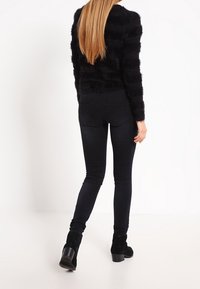 ONLY Stickad tröja - black