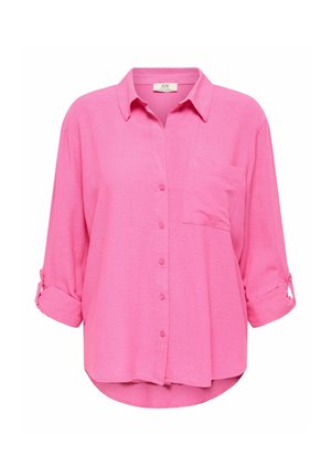 Jasnoróżowa koszula na guziki z długim rękawem, kołnierzykiem, kieszenią na piersi oraz podwiniętymi rękawami zapinanymi na guziki.