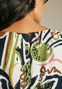 Next GATHERED SHORT SLEEVE TEXTURED BOXY  PETITE - Camicetta - navy floral print