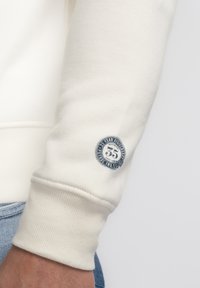 Thumbnail Image 5