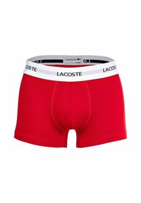 Czerwone bawełniane bokserki z białą elastyczną talią z czarnym logo "LACOSTE". Zaprojektowane z myślą o komforcie, z dopasowanym krojem.
