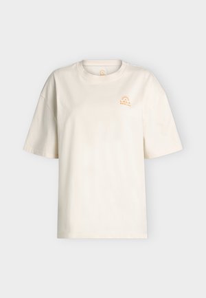 Off-white lyhythihainen t-paita, jossa pieni oranssi "LALA BERLIN" -logo ja aurinkokuvio vasemmassa ylärinnassa.