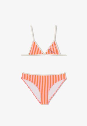 Ensemble bikini deux pièces avec des rayures verticales orange et blanches, des bretelles élastiques, et un design simple et épuré.