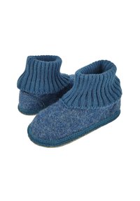 Blauwe vilten slippers met een geribbeld gebreid kraag, een rond teenontwerp en een zachte textuur. De zool heeft een contrasterende blauwe rand.