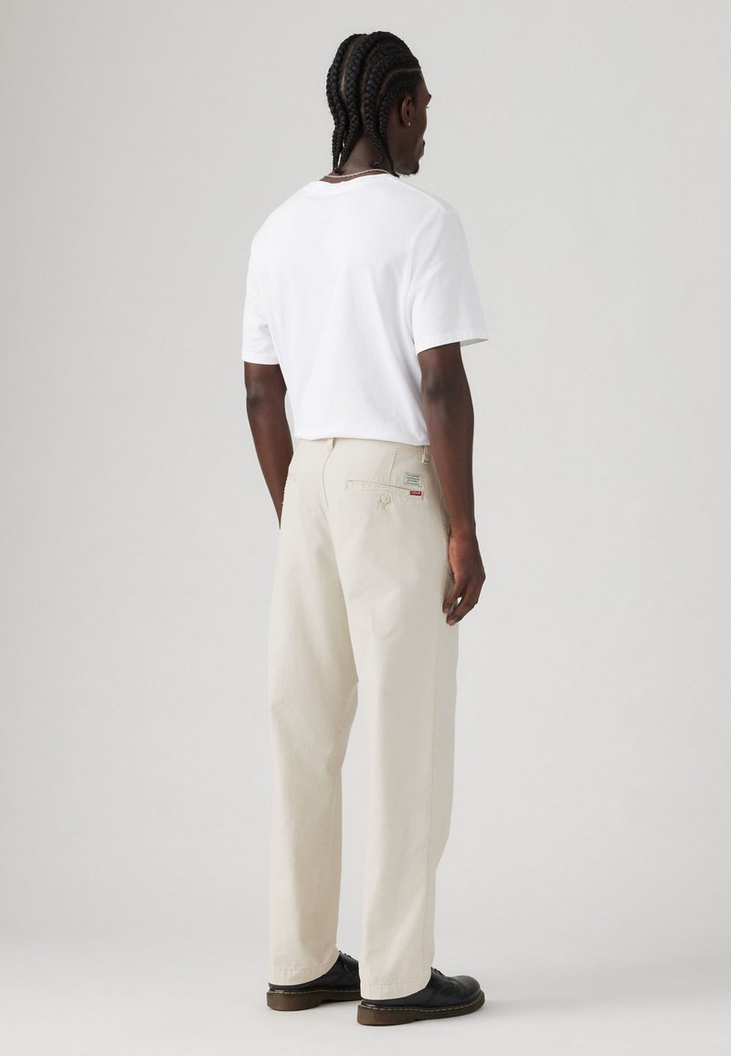 Levi's® XX CHINO LOOSE STRAIGHT - Chino kalhoty - silver birch