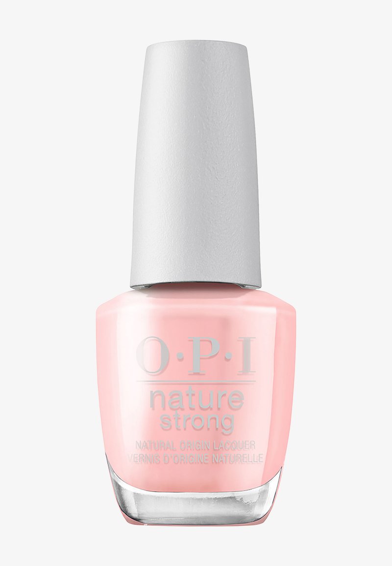 Flacon de vernis à ongles O.P.I. Nature Strong rose avec capuchon blanc, étiqueté comme vernis d'origine naturelle.