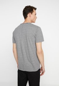 Replay Základné tričko - dark grey melange