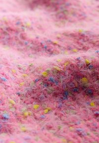 Niewybrane, bright pink neppy