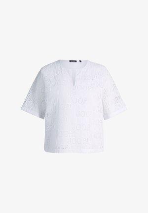 Blusa bianca a maniche corte con motivo traforato che forma la scritta "JOOP!" e una piccola apertura a V sotto il collo rotondo.