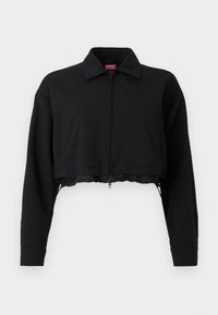 Zwarte cropped jas met een ritssluiting aan de voorkant, twee zijzakken en een kraag. Gemaakt van een gladde stof met een getailleerde pasvorm.