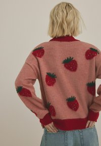 Next Pulover - pink