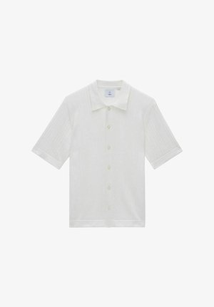 Lyhythihainen nappikauluspaita vaaleassa valkoisessa, jossa on tekstuuriset pystysuorat raidat ja klassinen kaulus. Pehmeä kangas, jossa on sileä pinta.