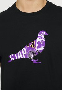 STAPLE PIGEON CANAL PIGEON TEE - T-shirt estampada - black