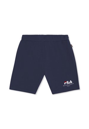 Pantaloncini sportivi blu navy con vita elastica e logo FILA bianco e rosso sulla parte inferiore della gamba destra, disposizione piatta su sfondo bianco.