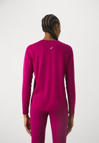 ASICS FUJITRAIL LOGO TOP - Top dugih rukava - blackberry/birch