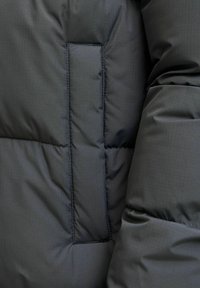 Talvitakki - asphalt