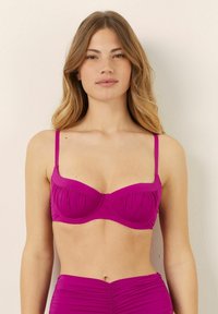 DRAPERY - Bikini top - magenta plain