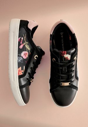 B by Ted Baker, Sneakers basse - black pink