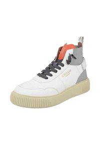 Sneaker alte con esterno in pelle bianca, accenti grigi, dettaglio arancione sulla linguetta e suola in gomma con righe verticali.