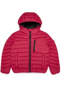 Doudoune rouge avec capuche, fermeture éclair à l'avant et accents noirs. Texture matelassée et poche poitrine zippée. Matériau doux et isolé.