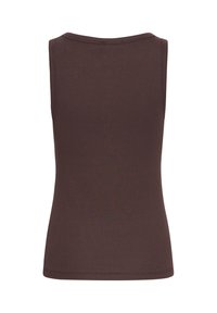 Barna ujjatlan trikó bordázott anyagban, kör alakú nyakkivágással és testhezálló szabással, rétegezéshez vagy hétköznapi viselethez alkalmas.