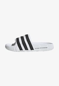 Unselected, footwear white/core black