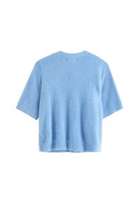 Maglietta a maniche corte di colore azzurro chiaro realizzata in materiale morbido e peloso, con una vestibilità larga e scollo rotondo, che presenta un design semplice e testurizzato.