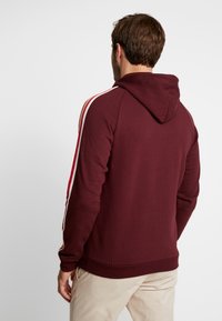 Pier One Felpa con cappuccio - bordeaux