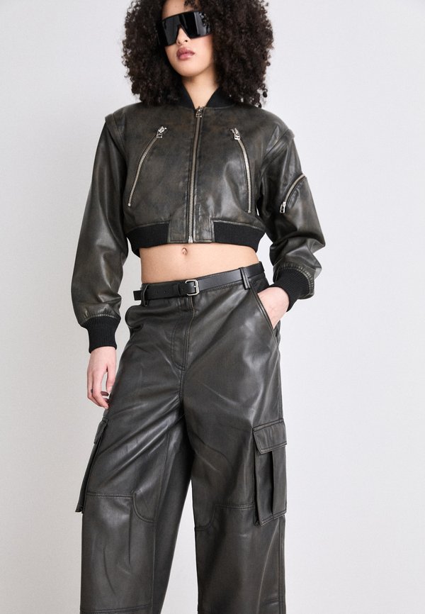 EDITION FRANZ UNEVEN - Cargo trousers4